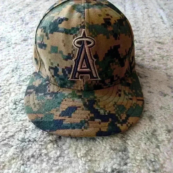 New Era Los Angeles Angels 59FIFTY Fitted Army Print Baseball Cap Size 7 - Picture 2 of 13